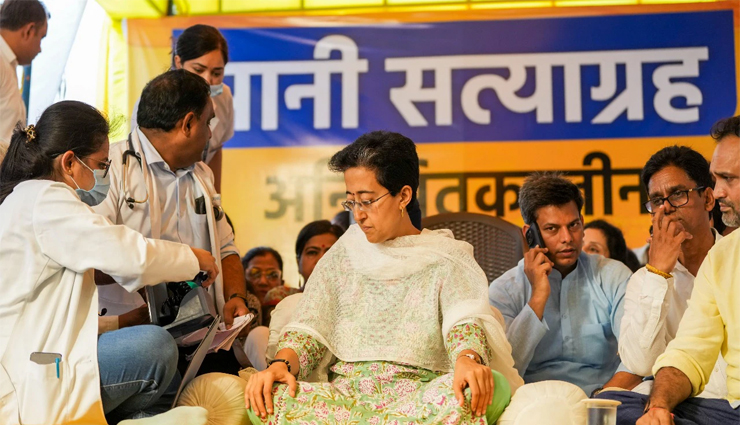 जल संकट को लेकर अनशन पर बैठी जल मंत्री आतिशी का स्वास्थ्य खराब, डॉक्टरों ने दी भर्ती की सलाह