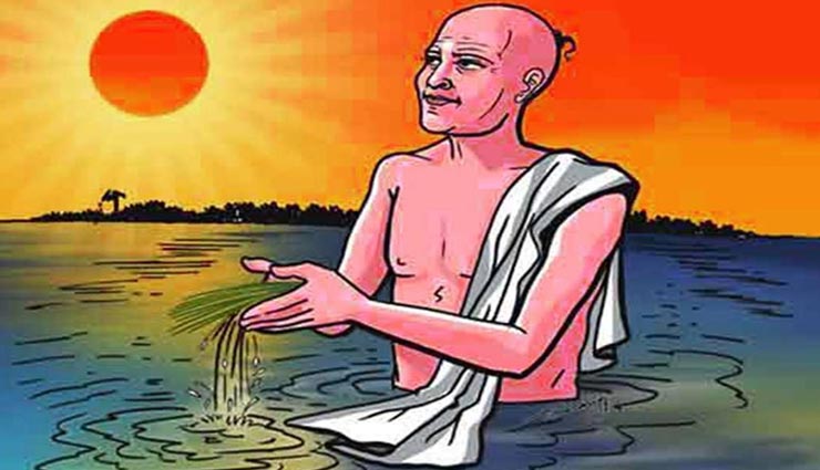 सूर्य को जल चढ़ाना दूर करता है जीवन की परेशानियां, जानें इसके नियम 