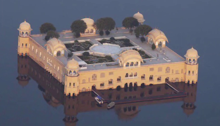 wonder buildings built on water,burj al arab,our lady of the rocks,veluwemeer aqueduct,venetian islands,punta della dogana,jal mahal,pampus,peberholm,deeg water palace,kansai airport,ile aux cygnes,travel,travel tips,holidays,travel guide