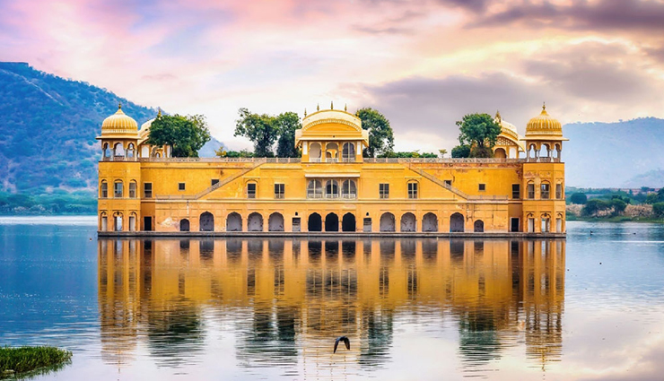 royal palaces in india,must-visit palaces india,indian heritage hotels,historic palaces india,mysore palace,prag mahal bhuj,chowmahalla palace,padmanabhapuram palace,thanjavur palace,jai vilas mahal,jal mahal jaipur,leh palace,datia palace,ujjayanta palace,cooch behar palace
