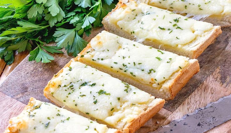 बच्चों के लिए बनाना चाहते हैं कुछ स्पेशल, आजमाए जलापिनो पॉपर चीज़ी गार्लिक ब्रेड #Recipe