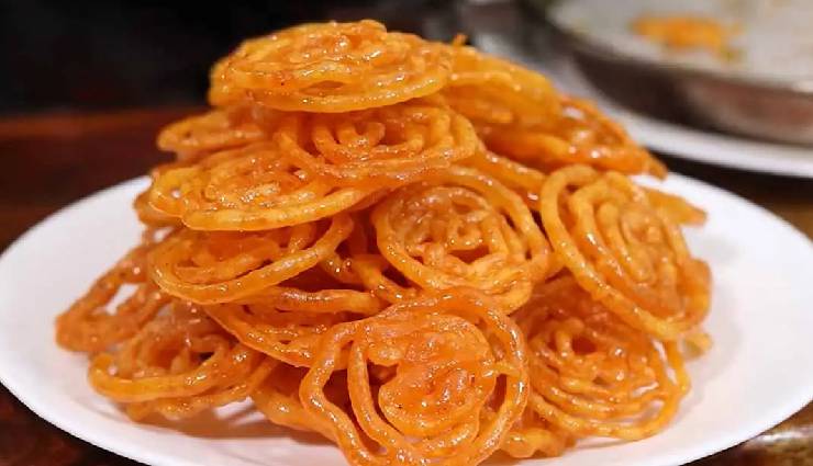 जब घर में ही बन सकती है इतनी लजीज जलेबी, तो हलवाई की दुकान पर जाने का क्या फायदा? #Recipe