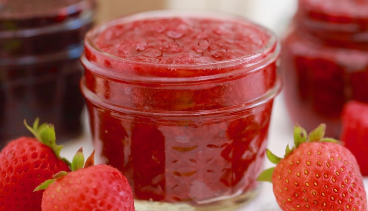 linzer cookies recipe,modern twist on linzer cookies,classic linzer cookies,homemade linzer cookies,jam-filled cookies,traditional linzer cookie recipe,linzer cookie variations,almond cookie recipe,linzer cookie assembly,linzer cookie decorating,best linzer cookies,holiday cookie ideas,elegant cookie recipes,raspberry jam cookies,linzer cookie baking tips,timeless dessert favorites,linzer cookie cutting techniques,cookie decorating ideas,festive cookie creations,linzer cookies with a twist