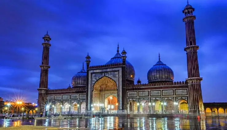 mathura tourism,mathura travel guide,best places to visit in mathura,mathura temples,lord krishna birthplace,mathura vrindavan trip,mathura pilgrimage,mathura travel by bus,things to do in mathura,local food in mathura,raas leela mathura,sapta puri cities,spiritual tourism india,yamuna river ghats mathura