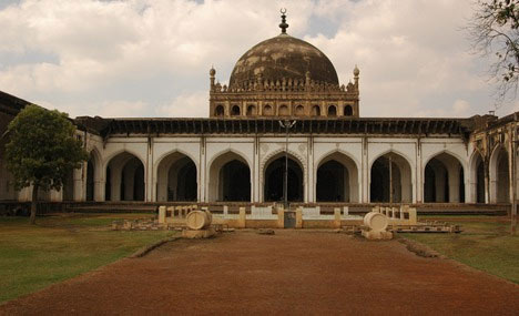 gol gumbaz,ibrahim rouza,bijapur fort,jama masjid,asar mahal,attractions of bijapur,bijapur,india