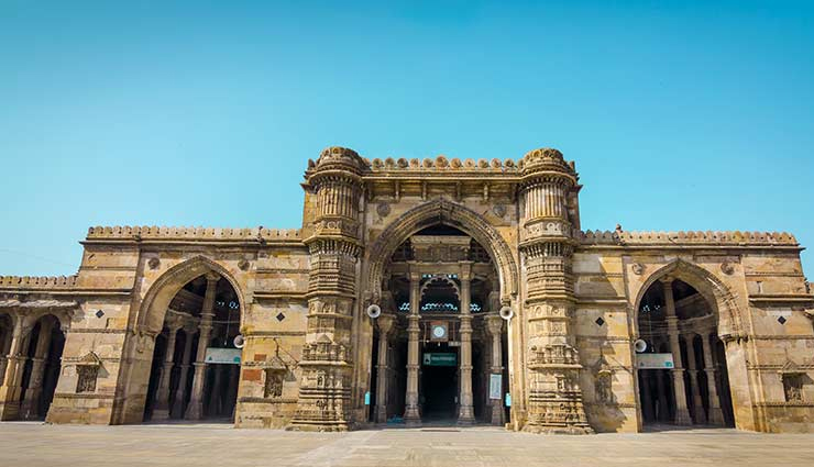 engaging experiences,ahmedabad,unesco urban heritage site,sabarmati river,ancient mosques,intricately crafted temples,outstanding museums,gujarati cuisine,sabarmati ashram,kankaria lakefront,akshardham temple,vintage car museum,jama masjid,bhadra fort,calico museum,law garden’s night market,manek chowk,gujarat science city ahmedabad,sunset drive-in cinema,indian independence,gandhigiri,spiritual principles,indo-islamic architecture,archaeological survey of india (asi),textile heritage,nighttime shopping,scientific curiosity,open-air screen,cultural festival,romantic stroll,light and sound show,drive-in cinema,museum replete with mementos and photographs,pink sandstone,vintage and classic cars,spiritual enthusiasts,world-class collections,cultural music performances,nighttime screenings,cultural ambiance