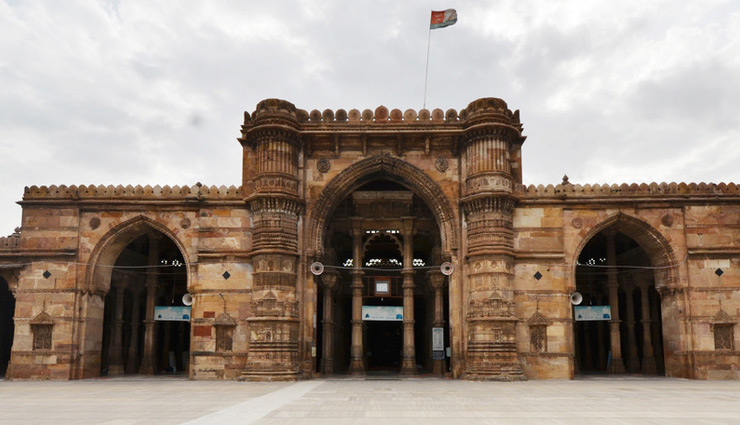 10 historical sites near ahmedabad,historical places near ahmedabad,sabarmati ashram,jami masjid ahmedabad,bhadra fort ahmedabad,adalaj ni vav,sarkhej roza,rani no hajiro,teen darwaza ahmedabad,hutheesing jain temple,sidi saiyyed mosque,dada harir vav,historical landmarks near ahmedabad,ahmedabad heritage sites,places to visit near ahmedabad,ahmedabad historical tours