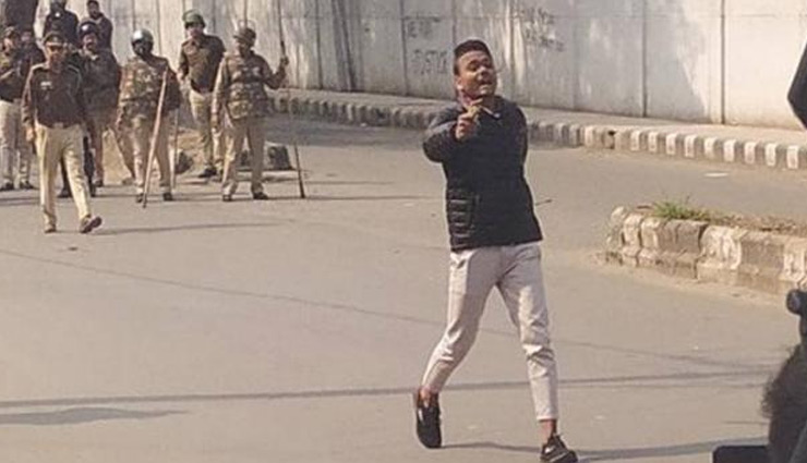 जामिया गोली कांड : तमंचा लहराकर फायरिंग करने वाले शख्स की हुई पहचान, ग्रेटर नोएडा का रहने वाला