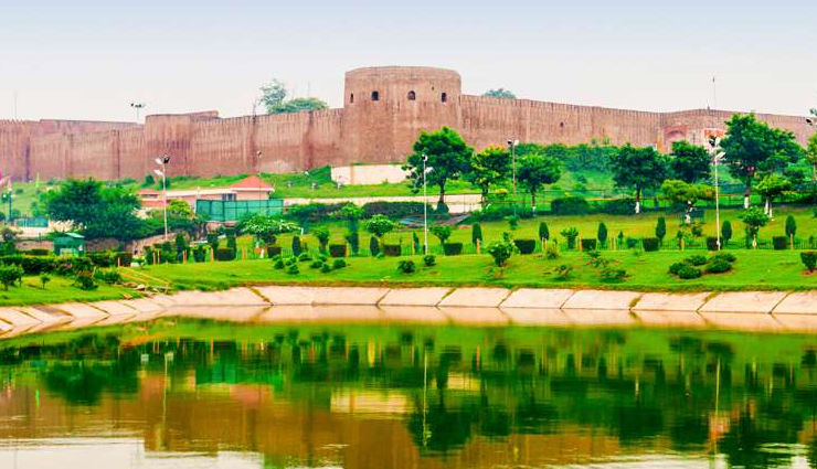 jammu,places to visit in jammu,vaishno devi temple,mansar lake,bahu fort,natha top,shivkhori,raghunath temple