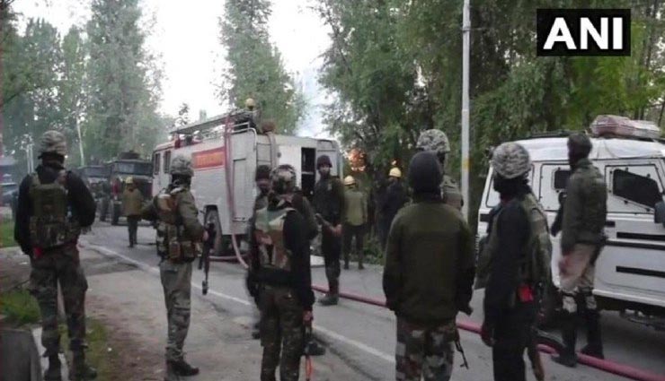 जम्मू-कश्मीर: पुलवामा में आतंकवादियों और सुरक्षाबलों के बीच मुठभेड़, पत्थरबाजी का फायदा उठा भागे आतंकी, 1 जवान शहीद