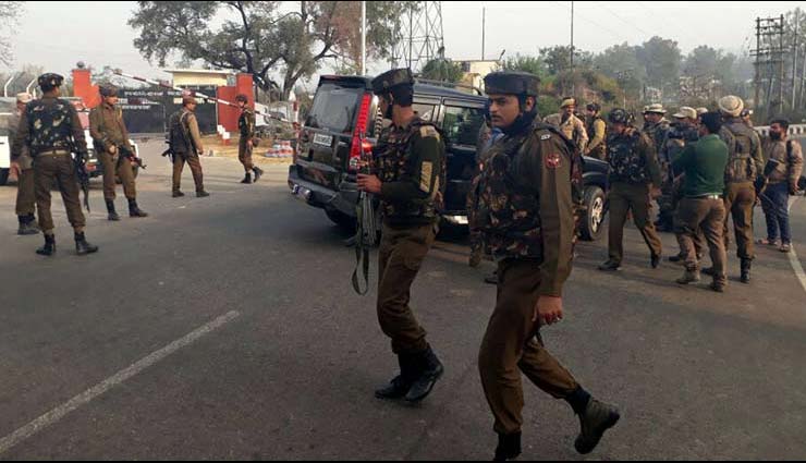जम्मू कश्मीर में घुसे 12 आतंकवादी, बड़े हमले की आशंका, हाई अलर्ट