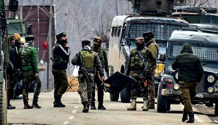 कश्मीर में बड़ी आतंकी साजिश नाकाम, स्वतंत्रता दिवस से पहले घाटी को दहलाने की फिराक में थे आतंकवादी, सुरक्षाबलों ने डिफ्यूज किया विस्फोटक 