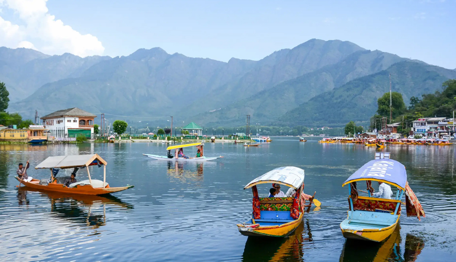 12 Beautiful Tourist Places to Explore in Jammu and Kashmir