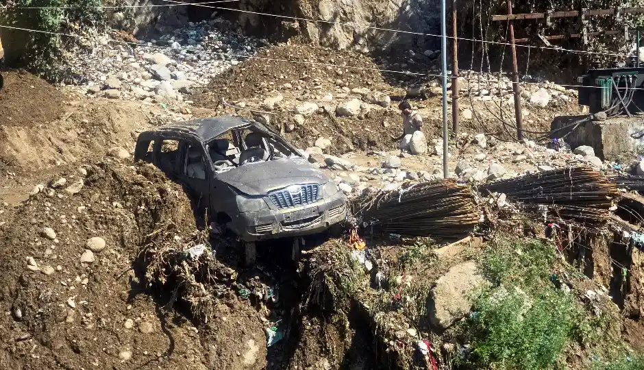 जम्मू-कश्मीर के डोडा में बारिश के बाद भारी तबाही, भूस्खलन में 10 घर और 25 दुकानें दब गईं; वाहनों को भी नुकसान