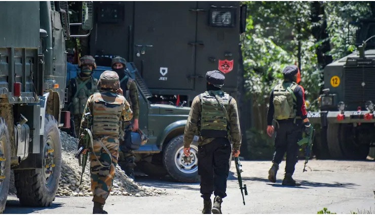 जम्मू-कश्मीर / पुलवामा में सेना ने 3 आतंकियों को मार गिराया, एक जवान शहीद; 24 घंटे में दूसरी मुठभेड़ 
