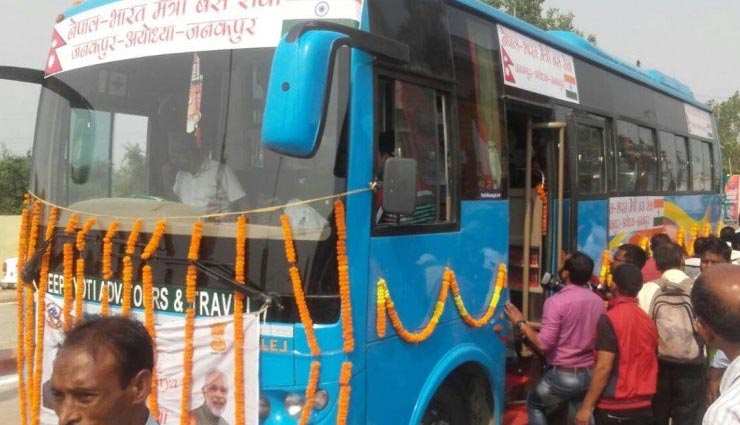 नेपाल के जनकपुर से रवाना हुई 66 यात्रियों को लेकर बस अयोध्या पहुंची, सीएम योगी ने किया स्वागत 