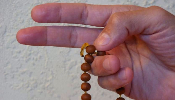 माला से जप करते समय विशेष रूप से ध्यान रखे इन बातों का