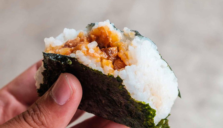 japanese dishes,must try japanese dishes,sushi,onigiri,mochi,miso soup,tempura,zasui