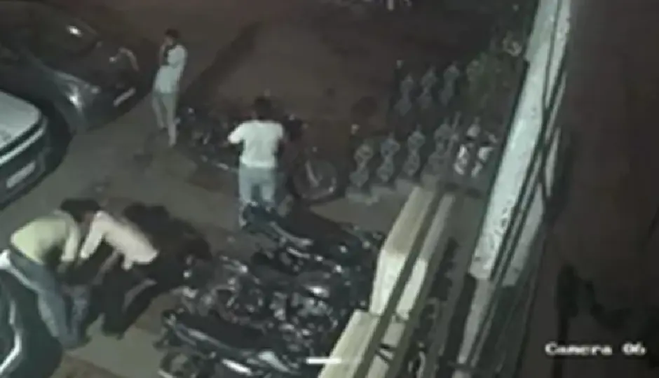 जयपुर में होटल के बाहर दोस्तों पर हमला, लाठी-डंडों से की मारपीट; तोड़फोड़ और लूट के आरोप, CCTV के आधार पर जांच में जुटी पुलिस