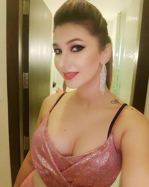 65 की उम्र में जिसके लिए धड़कता है अनूप जलोटा का दिल, बेहद हॉट हैं जसलीन मथारु, तस्वीरें देख आप भी हो जायेंगे दीवाने Salman Khan,bigg boss 12,jasleen matharu,anup jalota,jasleen matharu hot pics,jasleen matharu photos