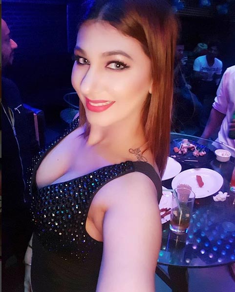 65 की उम्र में जिसके लिए धड़कता है अनूप जलोटा का दिल, बेहद हॉट हैं जसलीन मथारु, तस्वीरें देख आप भी हो जायेंगे दीवाने Salman Khan,bigg boss 12,jasleen matharu,anup jalota,jasleen matharu hot pics,jasleen matharu photos