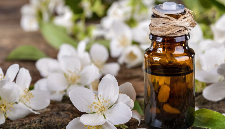 indian fragrances for stress relief,essential oils for relaxation,lemon fragrance benefits,sandalwood for de-stressing,jasmine aroma for sleep,rose scent for anxiety,camphor essential oil uses,vetiver for calmness,natural aromatherapy,indian stress-relief scents