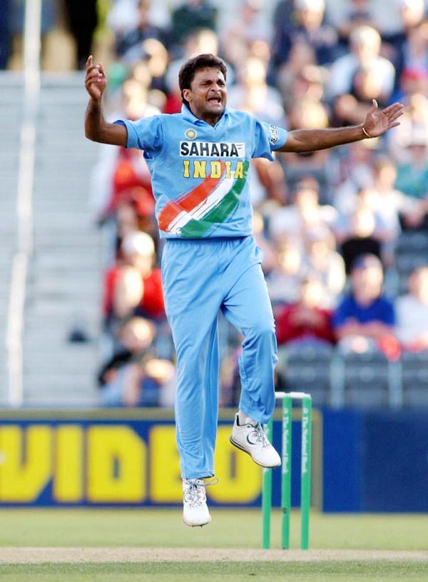 cricketers that returned to field,after quitting cricket,cricketers,jawagal srinath,kewin peterson,javed miyadand,carl hooper,imran khan,cricket