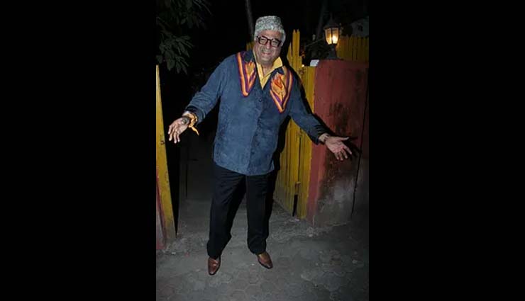 javed akhtar celebrates 75th birthday,javed akhtar,javed akhtar retro themed party,entertainment news,farahan akhar,shibani dandekar,ali faizal,anil kapoor,shabana aazmi