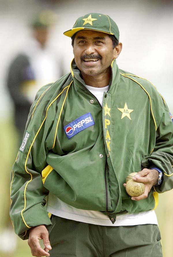 cricketers that returned to field,after quitting cricket,cricketers,jawagal srinath,kewin peterson,javed miyadand,carl hooper,imran khan,cricket
