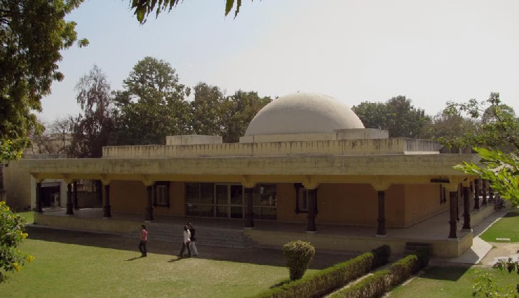 visiting maha kumbh 2025,places to visit in prayagraj,maha kumbh attractions,prayagraj tourist spots,triveni sangam,khusro bagh,anand bhavan,allahabad museum,jawahar planetarium,allahabad fort,chandrashekhar azad park,all saints cathedral,swaraj bhavan,akshayavat