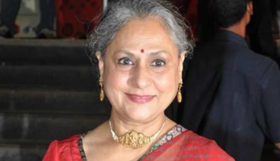 zeenat aman,actress zeenat aman,samundar mein naha ke song,pukar movie,amitabh bachchan,coolie,jaya bachchan,actress jaya bachchan,jaya video,jaya paparazzi