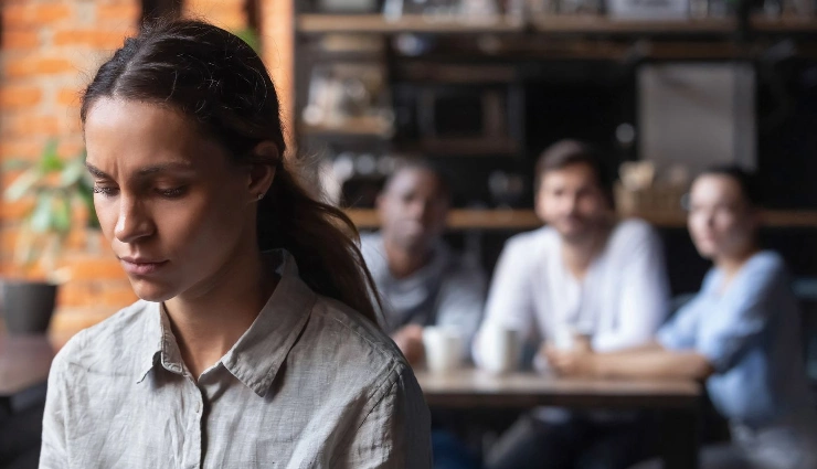 10 Obvious Yet Subtle Signs of a Jealous Friend