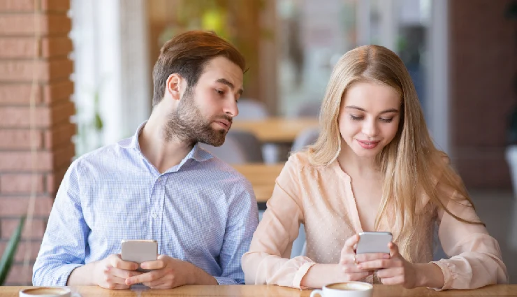 10 Signs of a Jealous Boyfriend You Need To Know