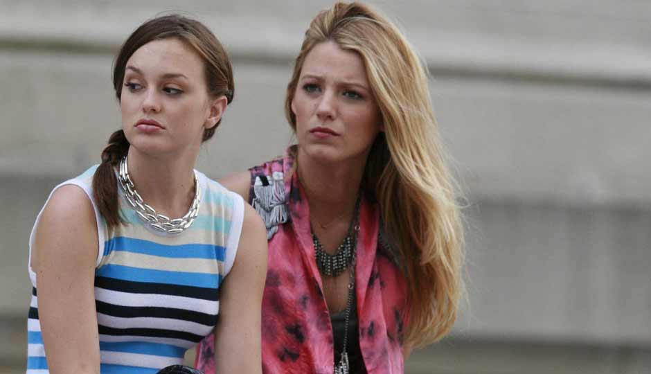 10 Obvious Yet Subtle Signs of a Jealous Friend
