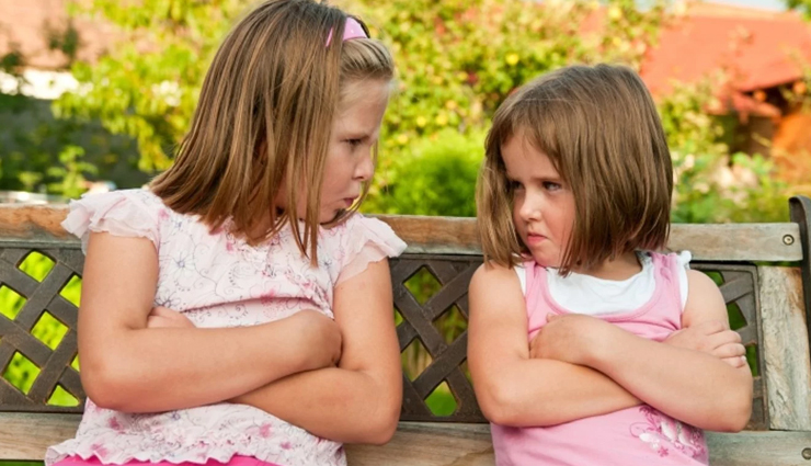 बच्चों में दिखने वाले इन लक्षणों को ना करें नजरअंदाज, आपसे चाहता हैं वह अटेंशन signs children need attention,warning signs in children,behaviors indicating attention-seeking in kids,emotional needs of children,addressing children emotional needs,importance of parental attention,nurturing emotional intelligence in children,child development and attention-seeking behavior,common attention-seeking behaviors in children,communication with children,understanding children emotions,child psychology and behavior,identifying negative behaviors in kids,attention-seeking versus emotional regulation,parenting tips for addressing attention-seeking behavior in children