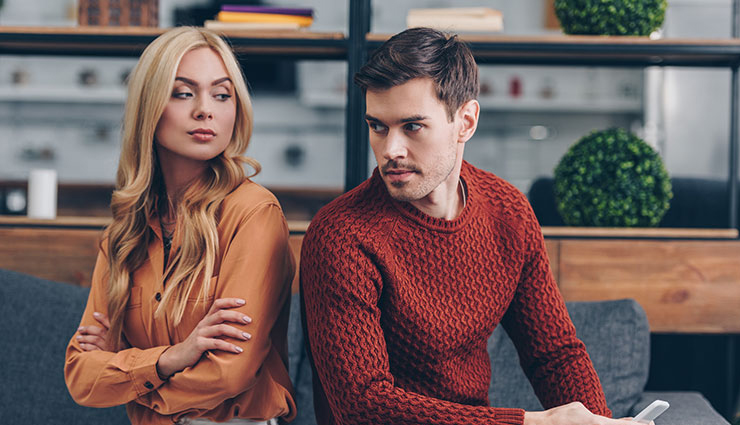 signs of jealous boyfriend,relationship red flags,controlling behavior,insecure boyfriend,relationship advice,identifying jealousy,toxic relationships,dealing with jealousy,relationship tips,jealousy in relationships