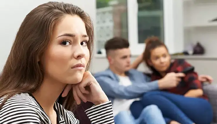 social media and relationships,impact of social media on love,social media jealousy,relationship problems due to social media,breakups and social media,facebook instagram love issues,digital age relationships,social media addiction effects,online relationship challenges,social media relationship advice