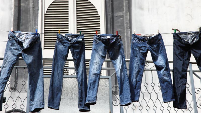 जींस को नया बनाये रखने के कुछ आसान तरीकें jeans,jeans care,jeans care tips,fashion