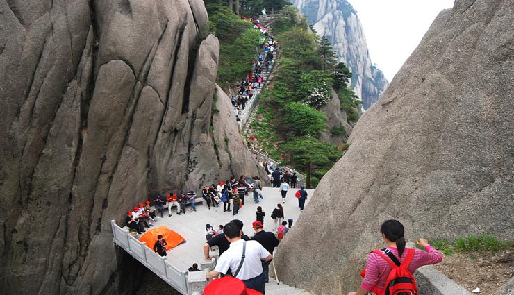 अनोखा होटल जहाँ पहुँचने के लिए चढ़नी पड़ती हैं 60 हजार सीढ़ियां, यह कारण खींचता है लोगों को अपनी ओर