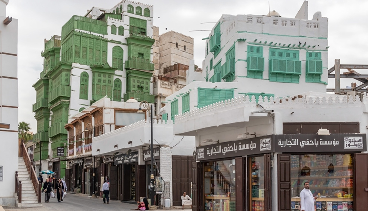jeddah corniche,shopping malls,mosques,mecca gate,souks,jeddah,saudi arabia,places to visit in jeddah