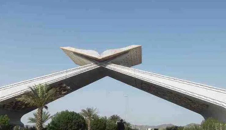 jeddah corniche,shopping malls,mosques,mecca gate,souks,jeddah,saudi arabia,places to visit in jeddah