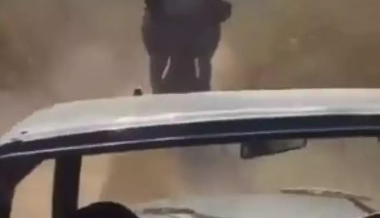 जीप के पीछे दौड़ने लगा गुस्साया हाथी, पर सबको पसंद आई ड्राइवर की ड्राइविंग