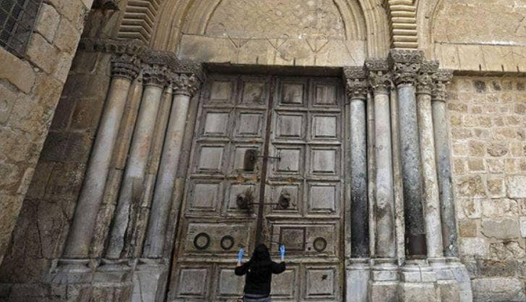 कोरोना का कहर, जिस चर्च में ईसा मसीह को सूली पर लटकाया था, वो 700 साल बाद बंद