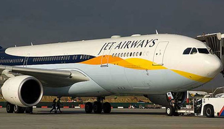 रियाद से मुंबई आ रहा जेट एयरवेज का विमान उड़ान भरने के दौरान रनवे से उतरा, सभी 142 यात्री और 7 क्रू मेंबर सुरक्षित
