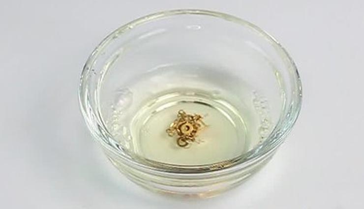 tips to clean expensive jewellery,household tips in hindi,clean expensive jewellery with detergent powder,clean expensive jewellery with toothpaste,clean expensive jewellery with salt