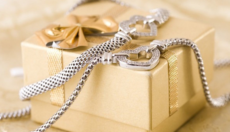 valentine day gift ideas,gift ideas,gift,relationship,relationship tips