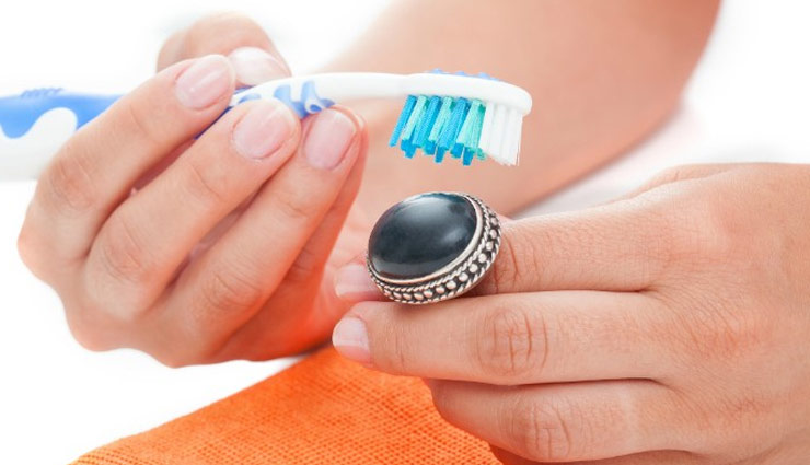 household tips,5 cheap ways to maintain your precious jewelry,how to keep jewelry shining,easy ways to keep jewelry clean,cheap ways to maintain life of jewelry