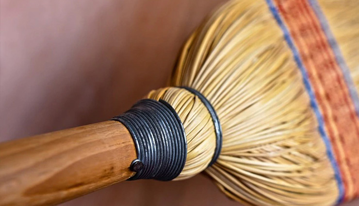 dhanteras 2020,dhanteras 2020 date,jhadu for good luck,dhanteras,why we purchase broom on dhanteras,dhanteras 2020,narak chaturdashi 2020,astrology