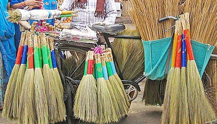 dhanteras 2020,dhanteras 2020 date,jhadu for good luck,dhanteras,why we purchase broom on dhanteras,dhanteras 2020,narak chaturdashi 2020,astrology