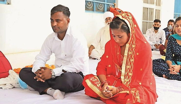 शादी बनी मिसाल / मात्र 2100 रुपए खर्च कर सम्पन्न हुआ ये विवाह, बिना सेहरे और गहनों के आए दूल्हा-दुल्हन